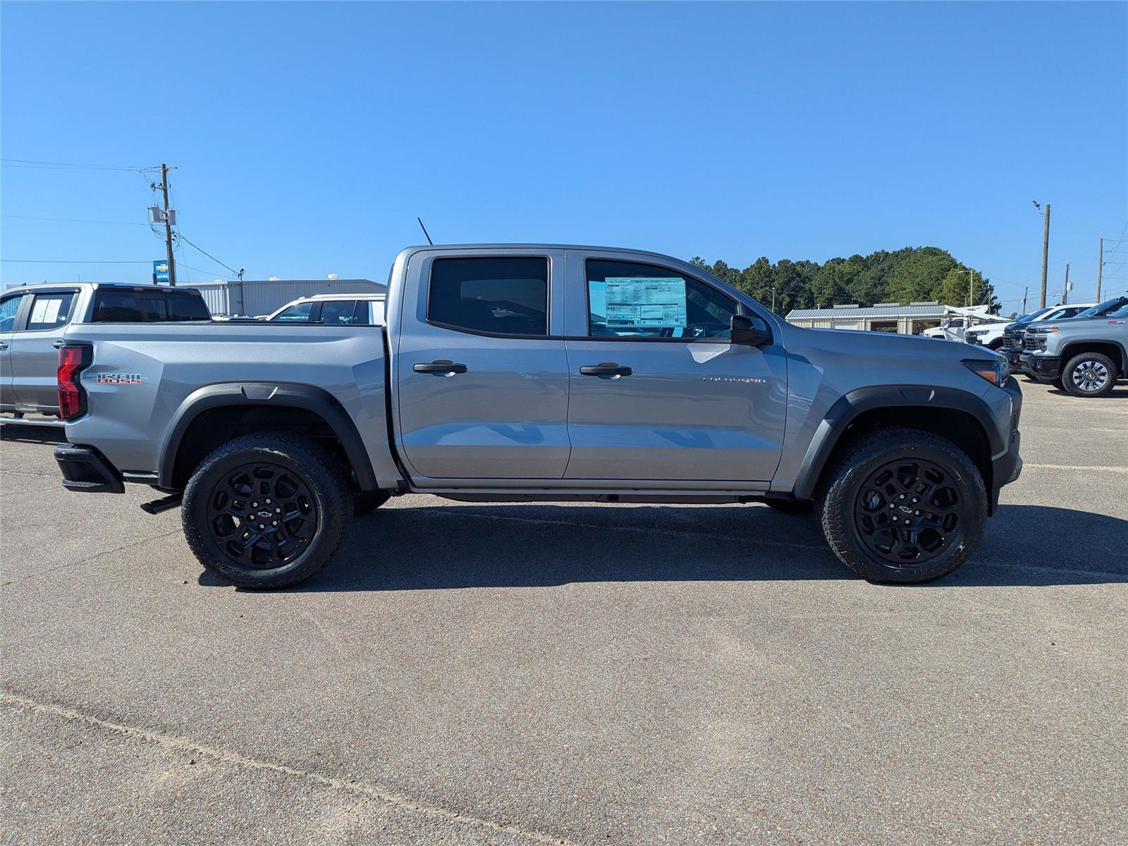2026 Chevrolet Colorado Trail Boss photo 2