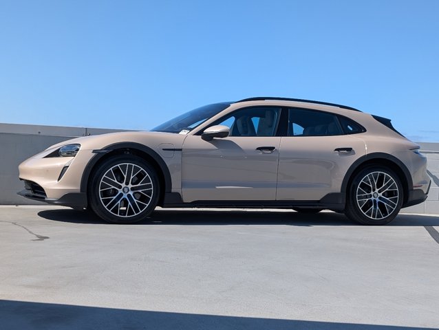 2022 Porsche Taycan 4 Cross Turismo photo 2