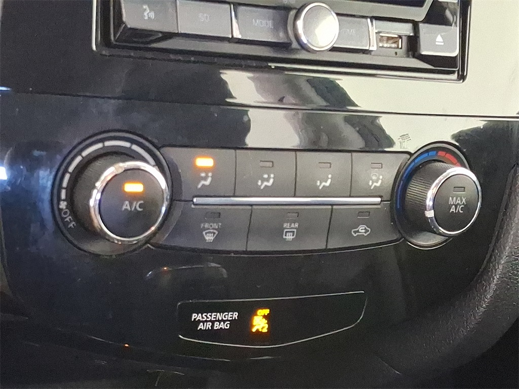 2017 Nissan Rogue S photo 17