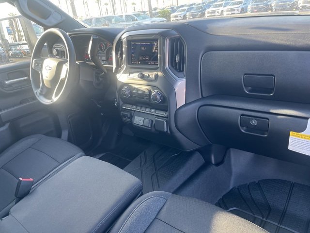 2025 Chevrolet Silverado 2500HD Custom photo 16