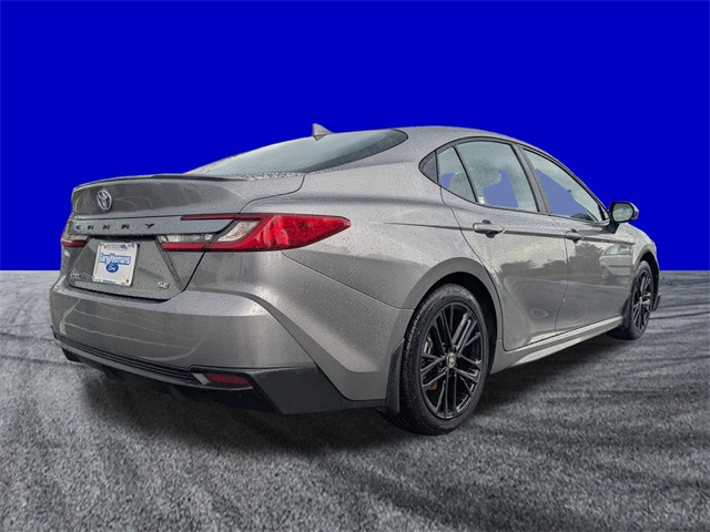 2025 Toyota Camry SE photo 3