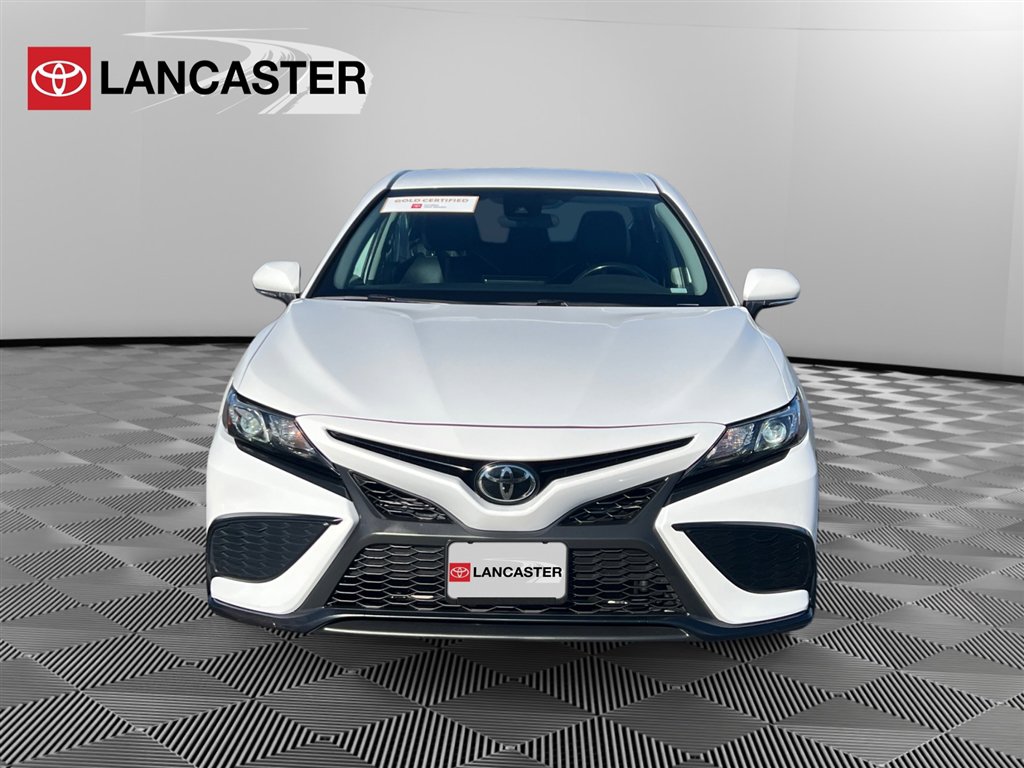 2022 Toyota Camry SE photo 2