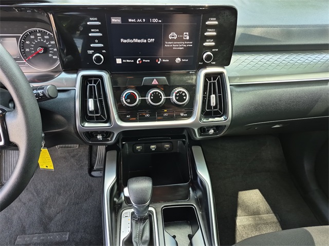 2023 Kia Sorento LX photo 16