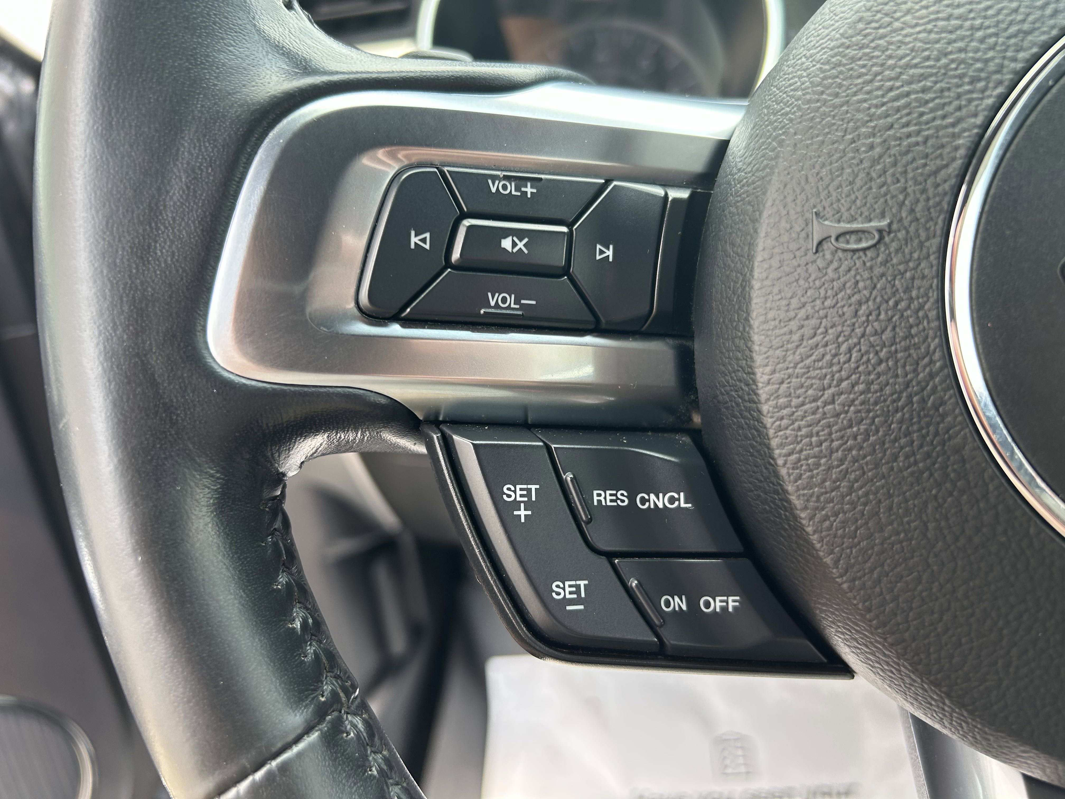 2019 Ford Mustang EcoBoost Premium photo 4