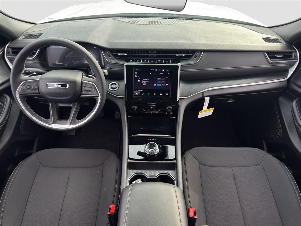 2025 Jeep Grand Cherokee Laredo photo 13