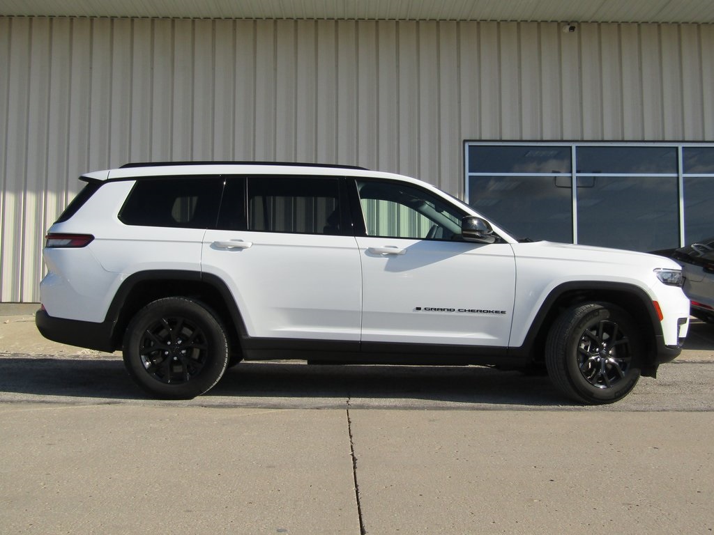 2024 Jeep Grand Cherokee Altitude photo 2