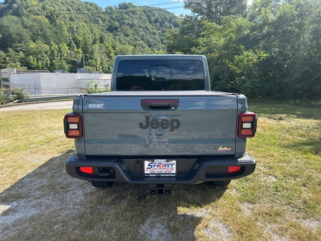 2024 Jeep Gladiator photo 4