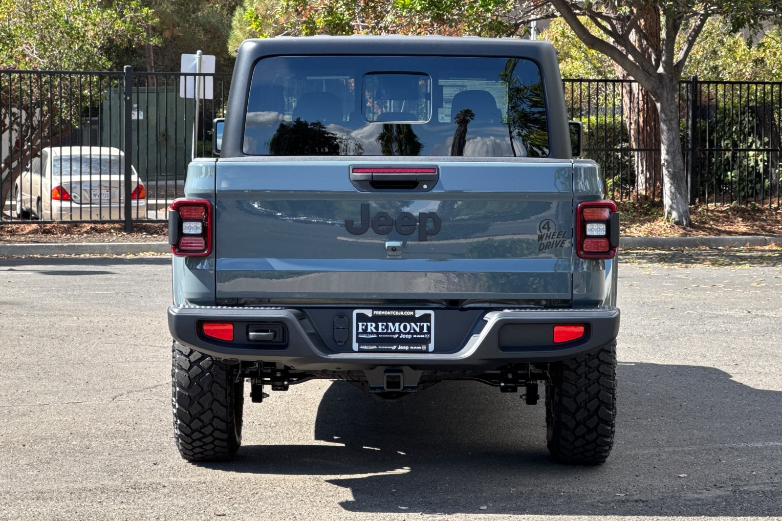 2025 Jeep Gladiator Willys photo 4