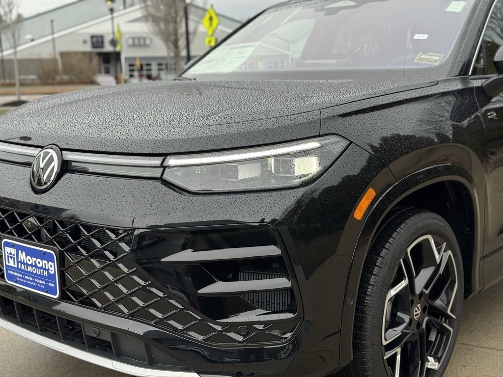 2026 Volkswagen Tiguan SEL R-Line photo 4