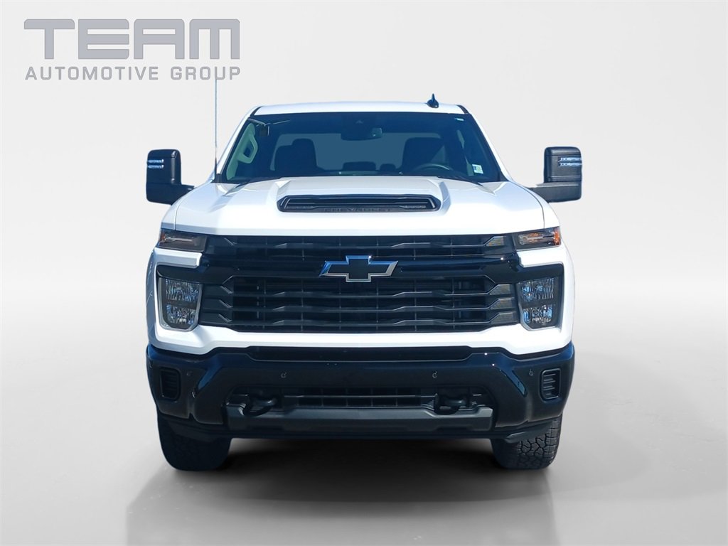 2026 Chevrolet Silverado 2500HD Custom photo 2