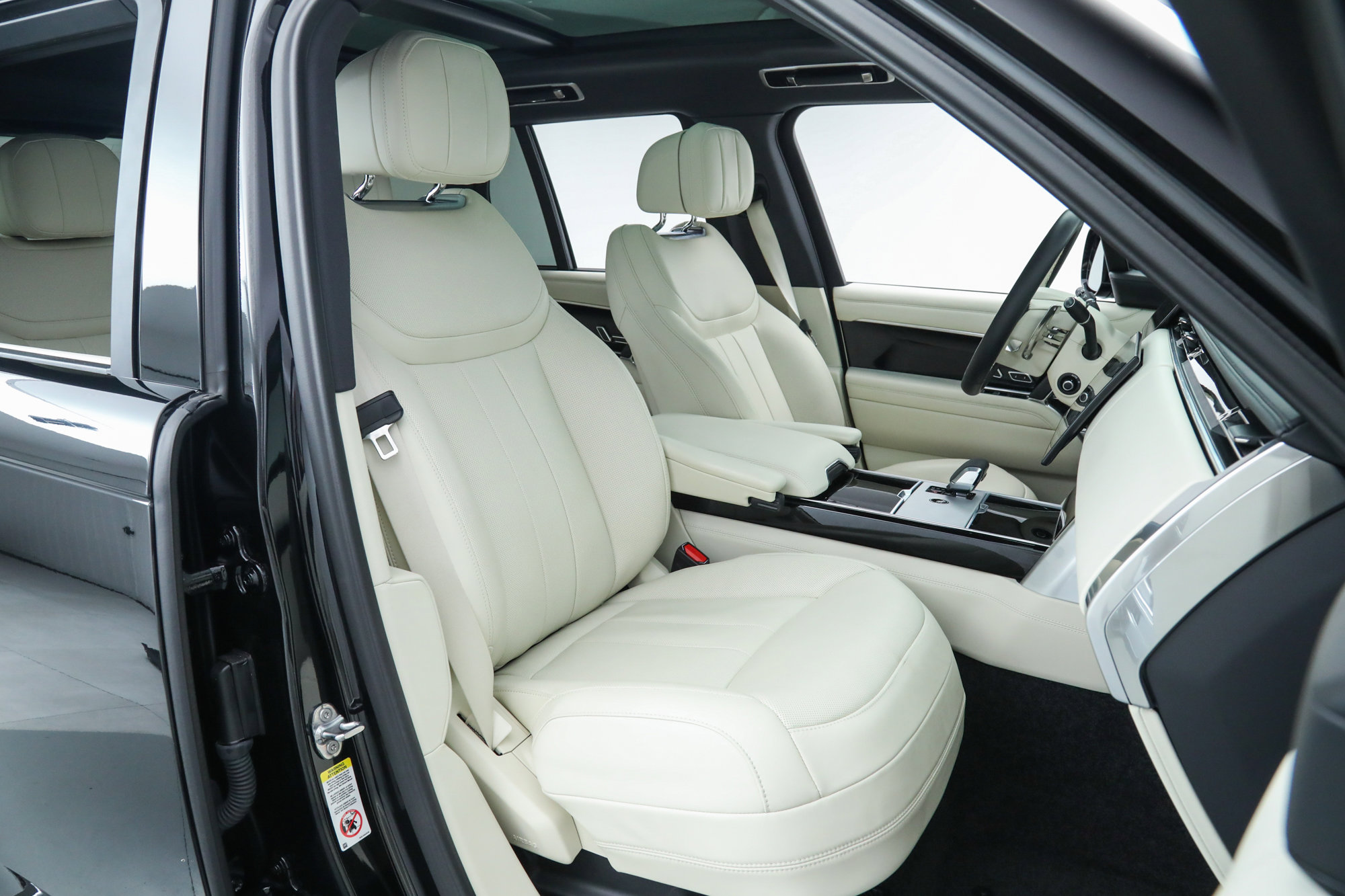 2024 Land Rover Range Rover SE photo 21