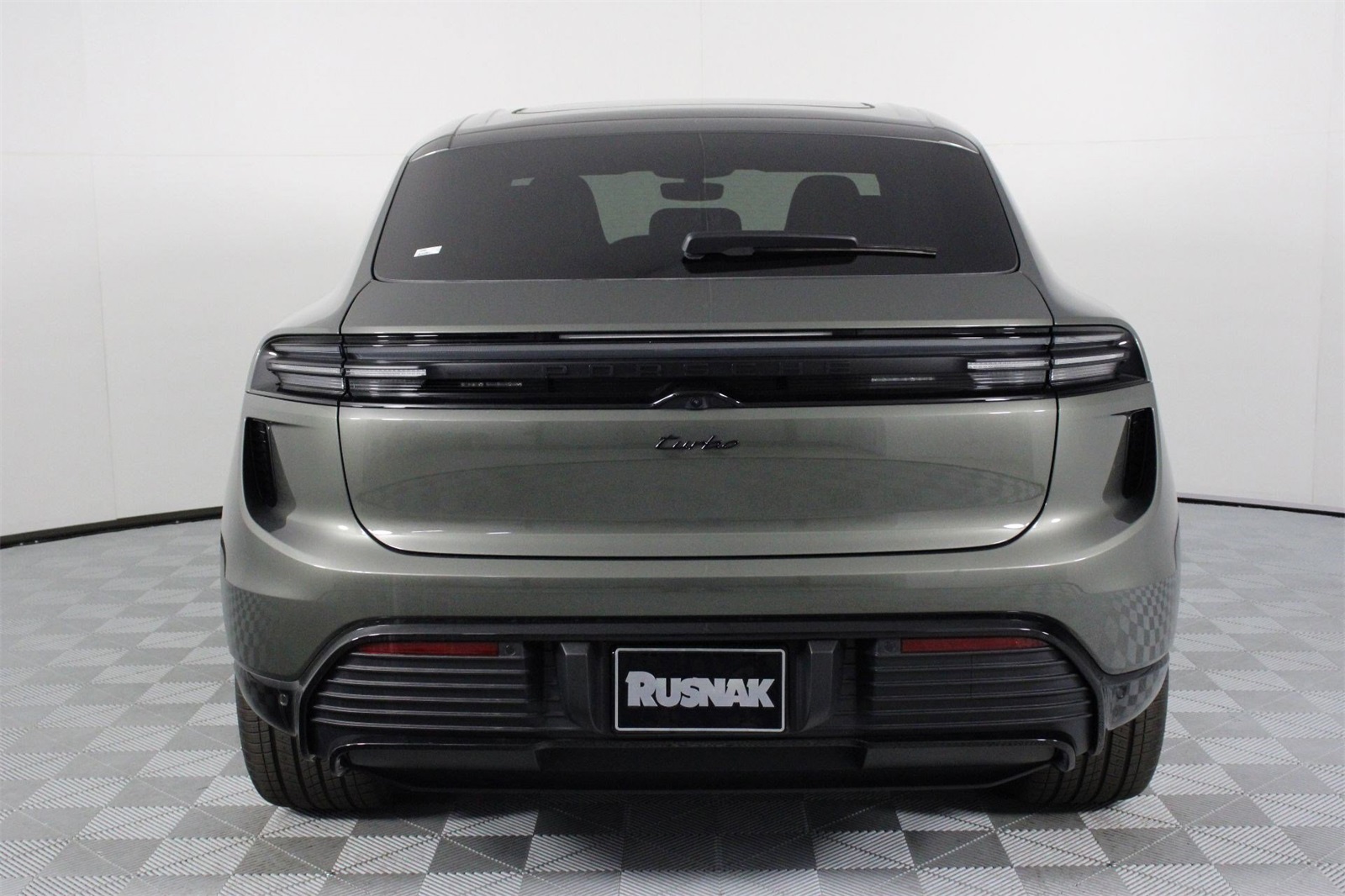 2025 Porsche Macan Electric Turbo photo 6