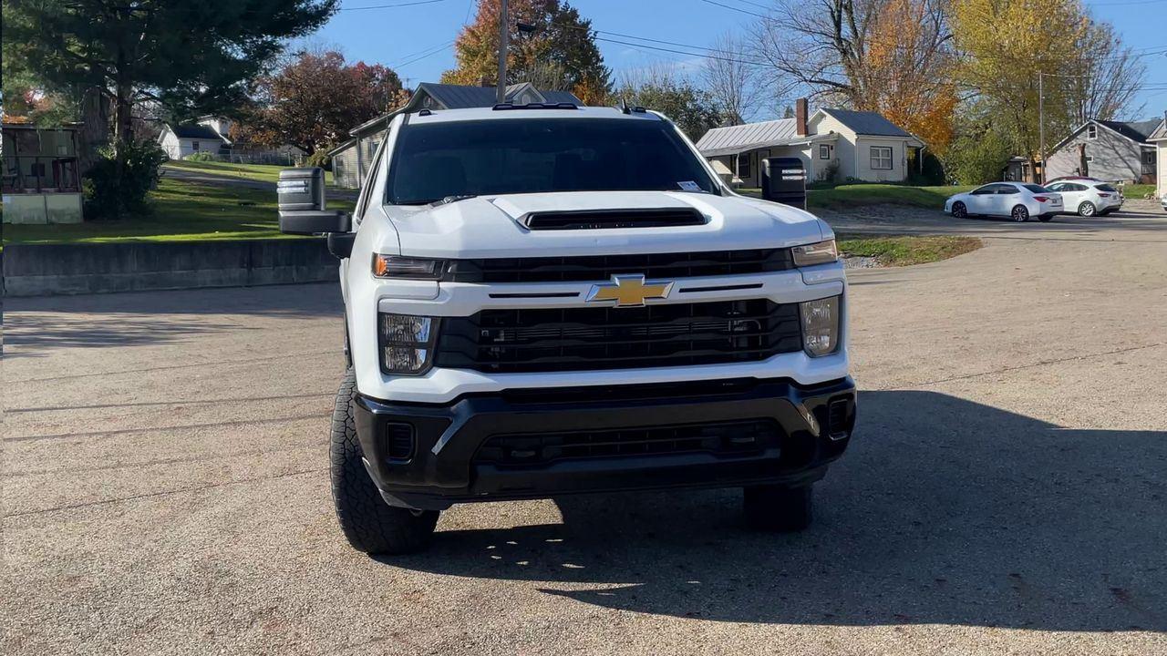 2024 Chevrolet Silverado 2500HD Custom photo 3