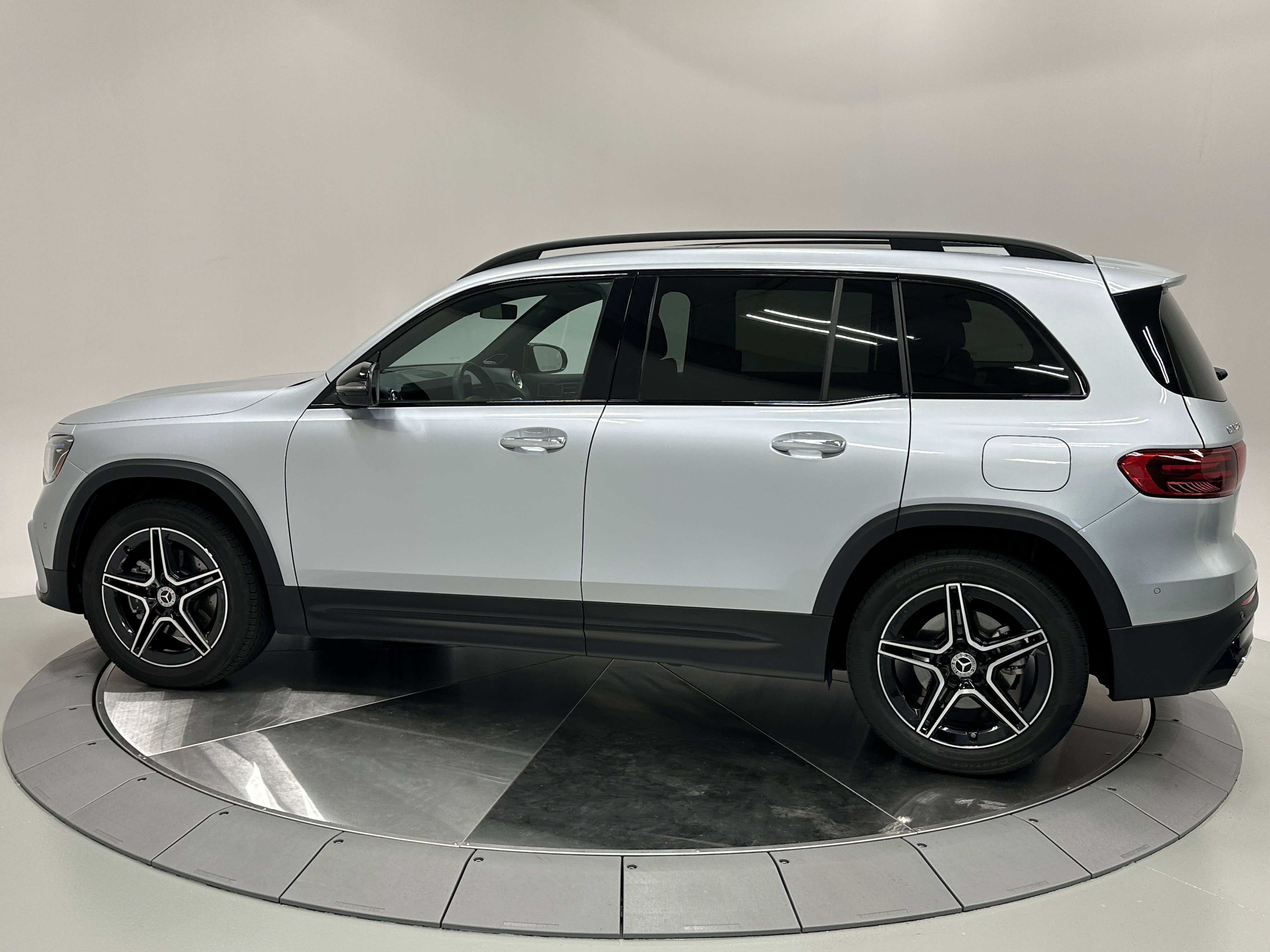 2024 Mercedes Benz GLB 250 photo 5