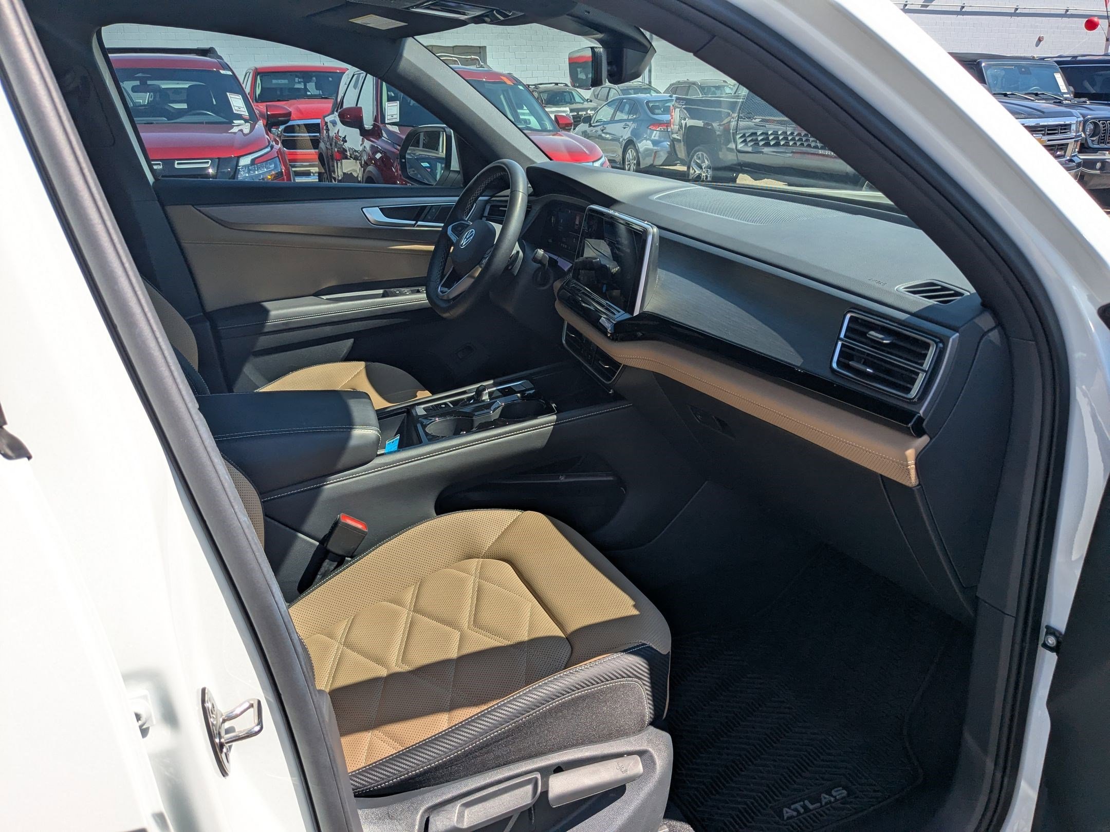 2024 Volkswagen Atlas Cross Sport SE Technology photo 26