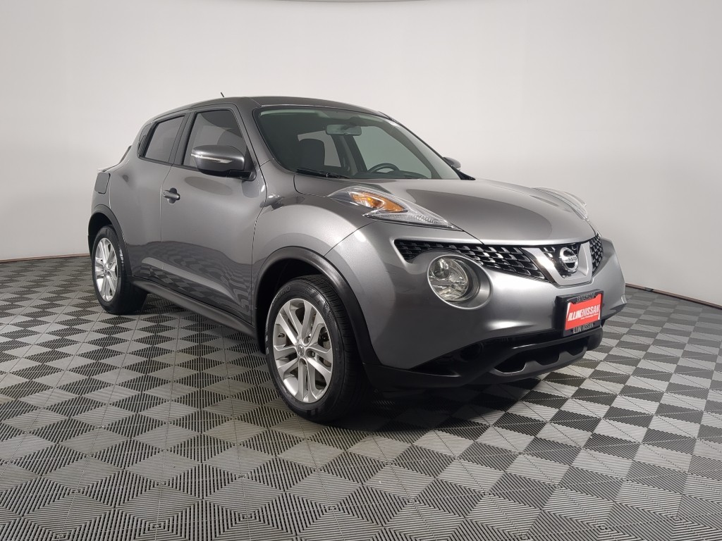 Used 2015 Nissan JUKE S with VIN JN8AF5MR3FT510220 for sale in Champaign, IL