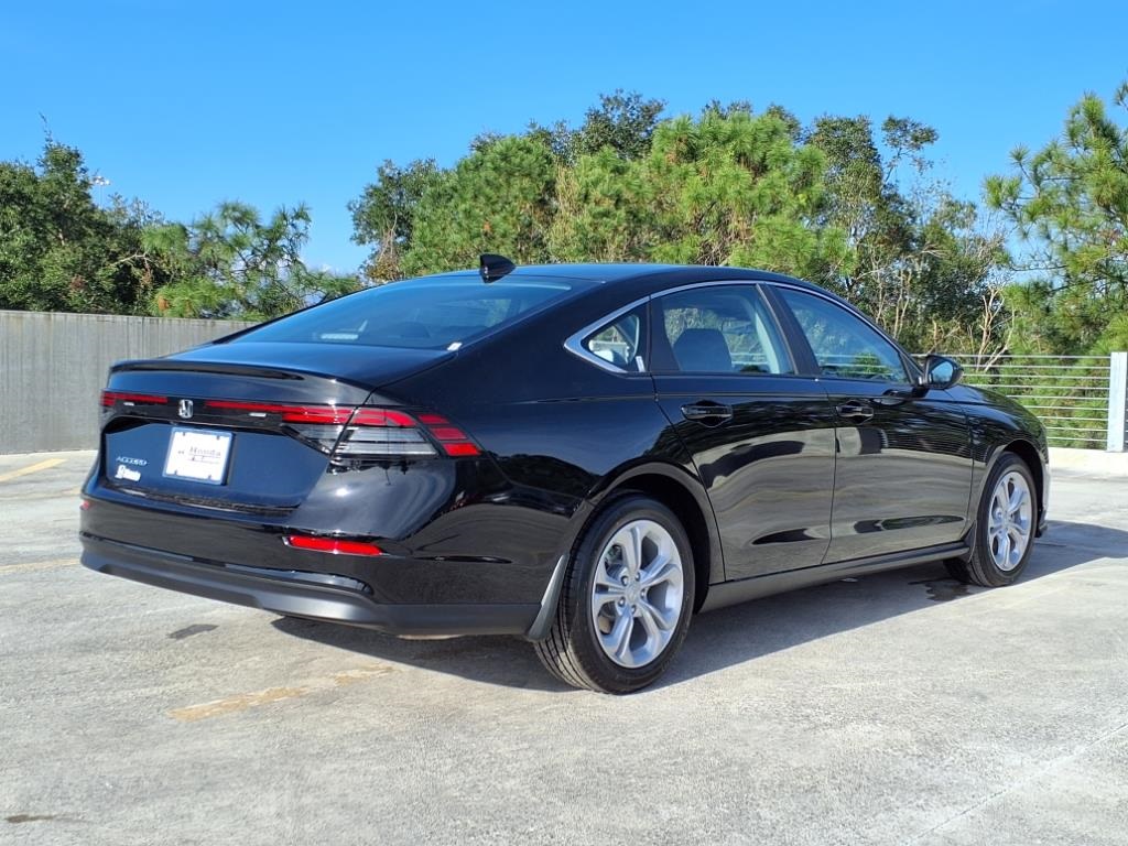 2025 Honda Accord LX photo 7