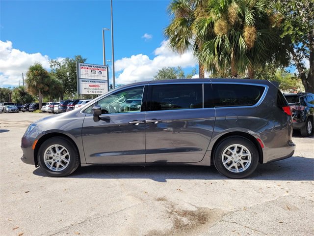2022 Chrysler Voyager LX photo 3