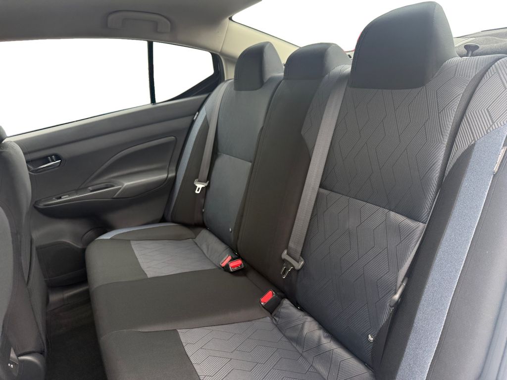 2025 Nissan Versa 1.6 SV photo 13