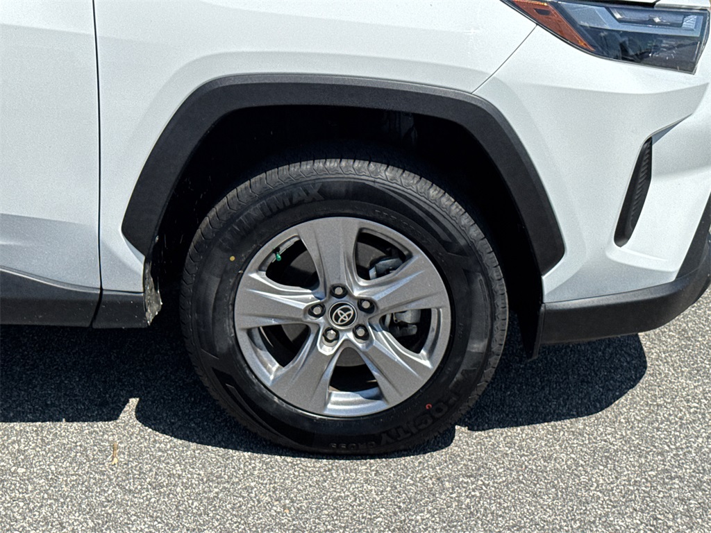 2022 Toyota RAV4 XLE photo 11