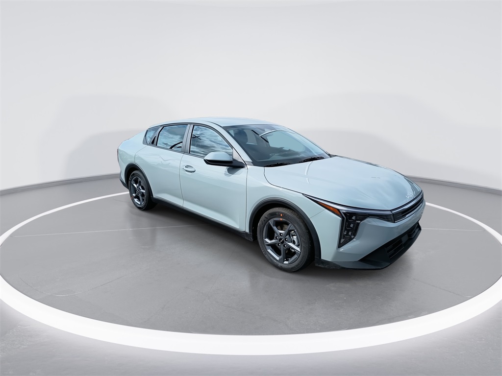 2025 Kia K4 LXS photo 2
