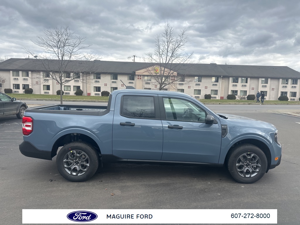 2025 Ford Maverick XLT photo 2