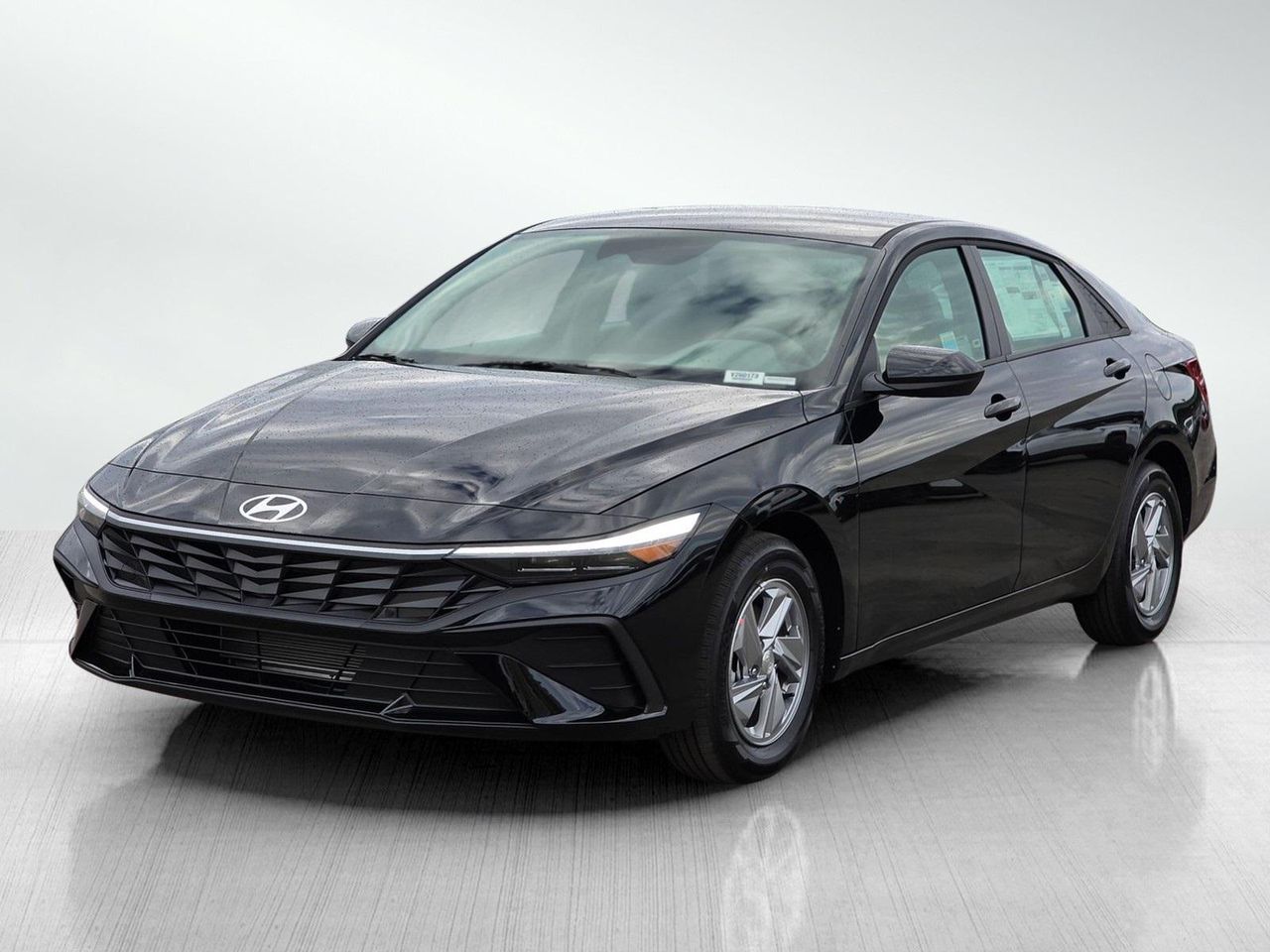 2026 Hyundai Elantra SE photo 3