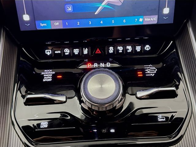 2023 Jeep Wagoneer L Series III Obsidian photo 15