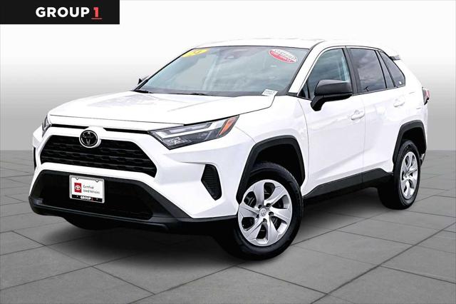 2024 Toyota RAV4 LE's photo