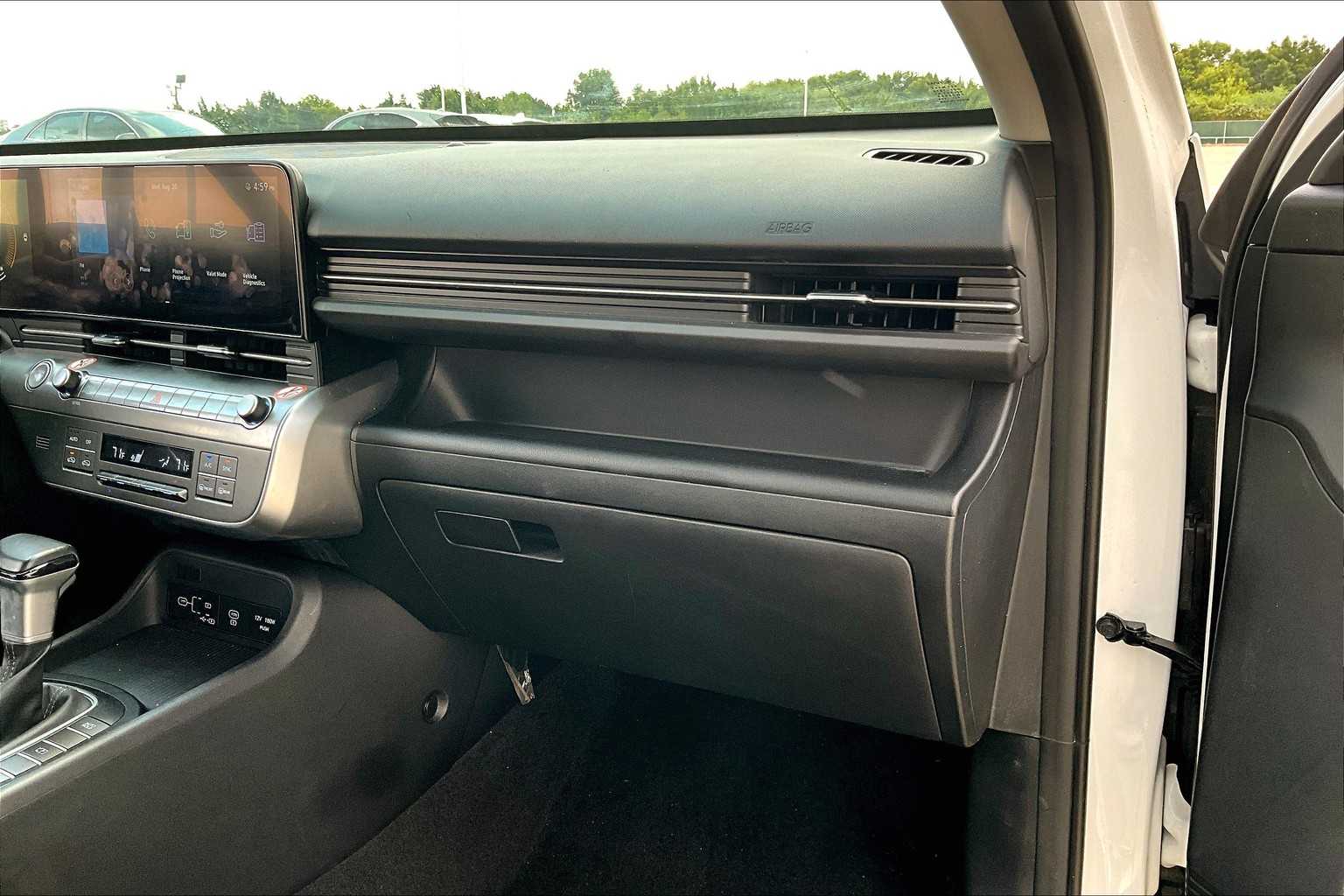 2024 Hyundai Kona SEL photo 16