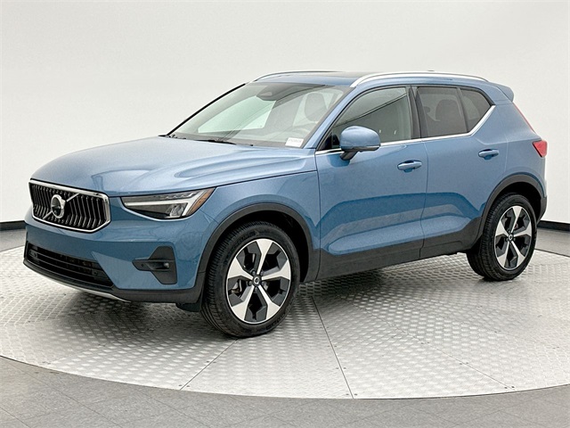 2025 Volvo XC40 Plus's photo