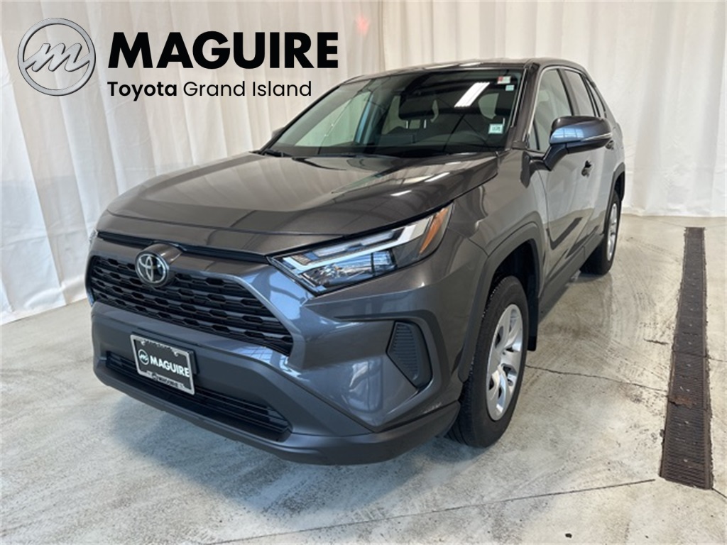 2023 Toyota RAV4 LE's photo
