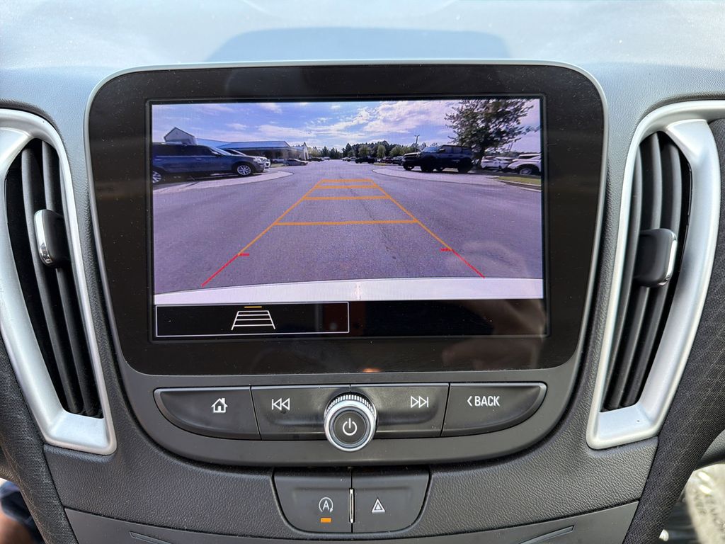 2024 Chevrolet Malibu 1LT photo 3