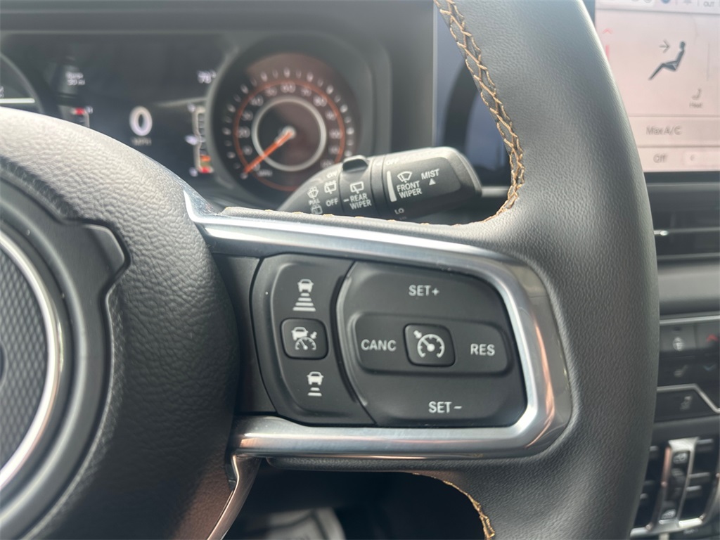 2024 Jeep Wrangler Sahara photo 30