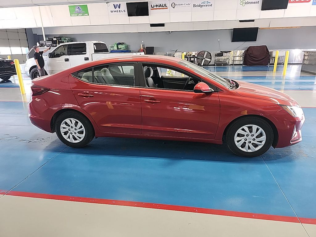 2019 Hyundai Elantra SE photo 8