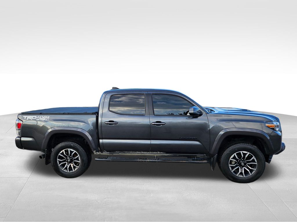 2020 Toyota Tacoma TRD Sport photo 3