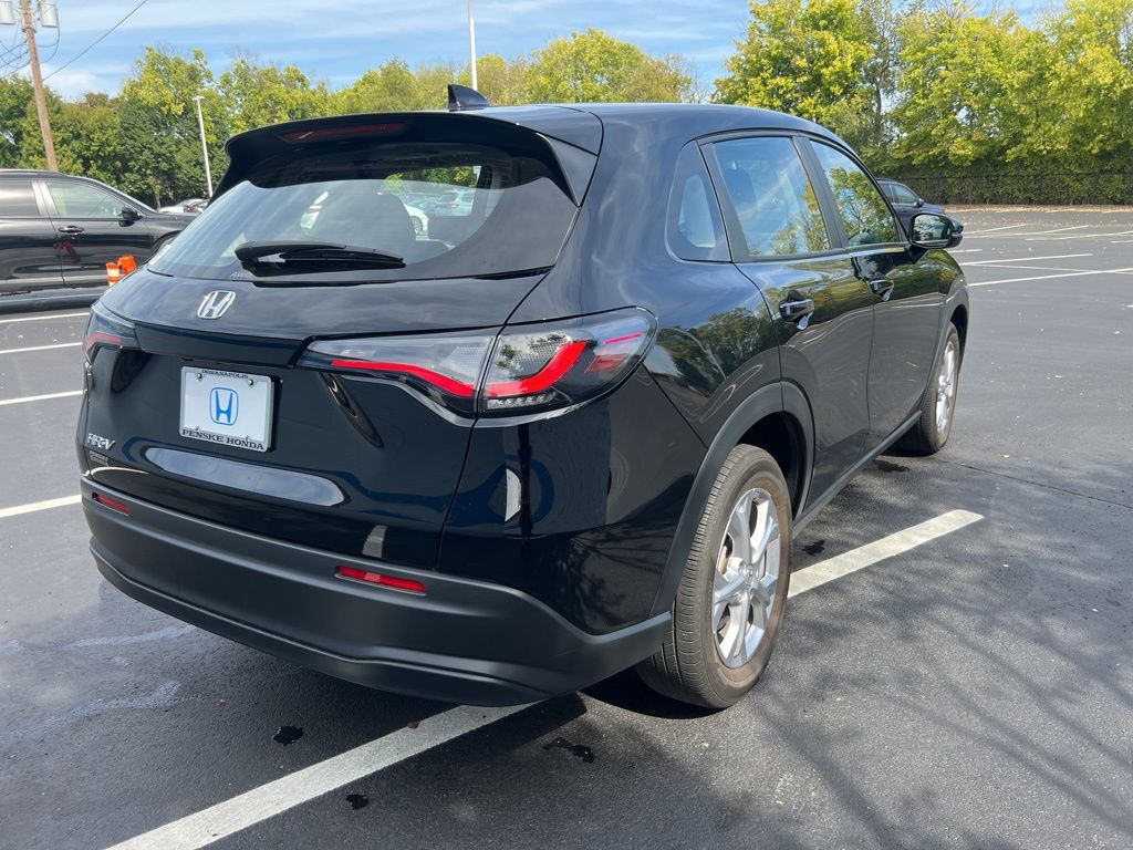 2024 Honda HR-V LX photo 3