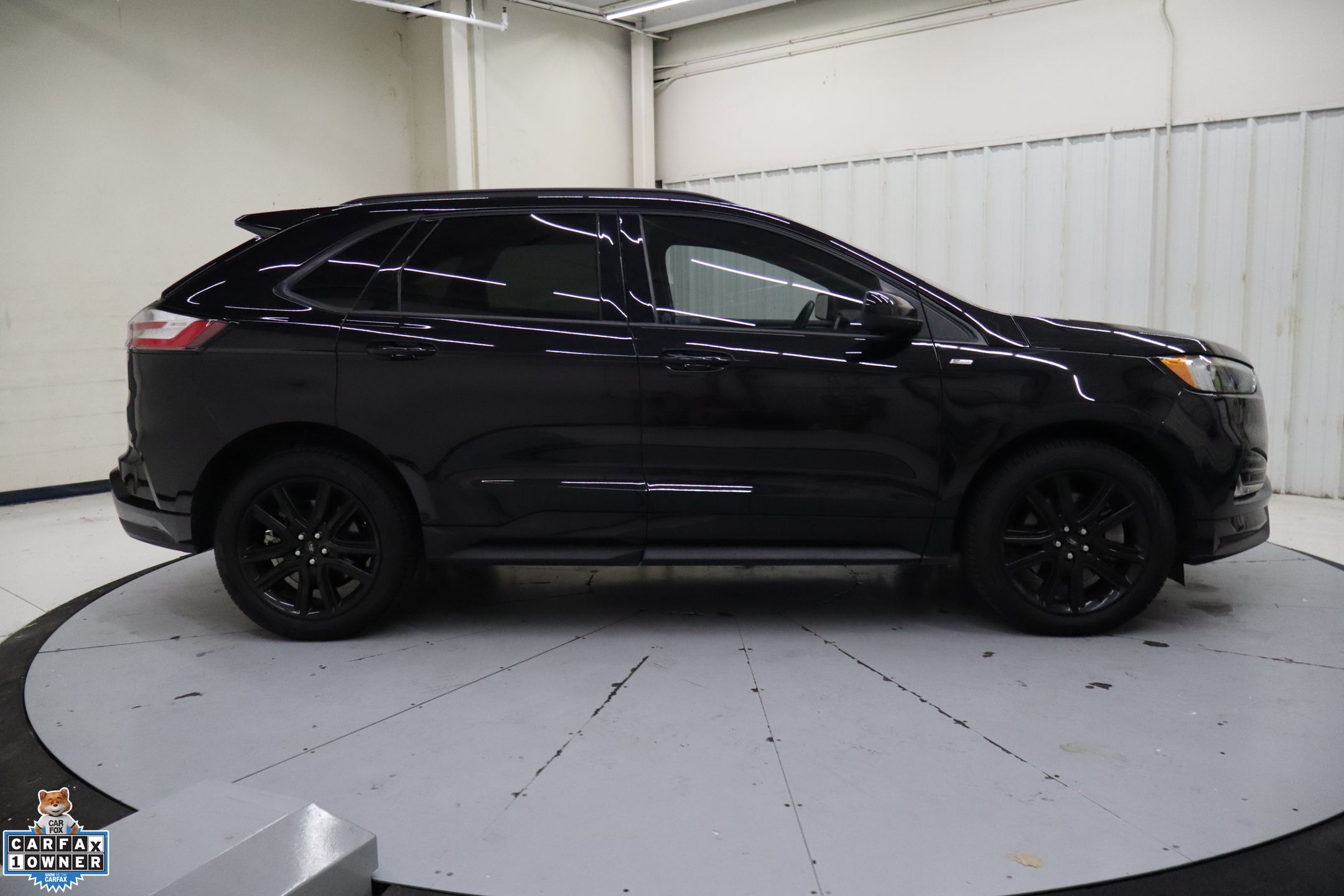 2022 Ford Edge ST photo 2
