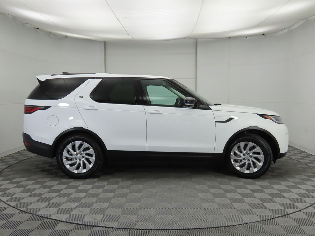 2024 Land Rover Discovery P300 S photo 3
