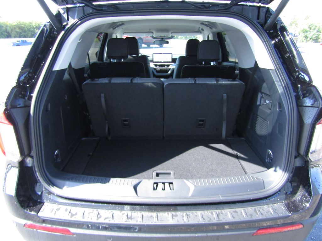 2025 Ford Explorer photo 6