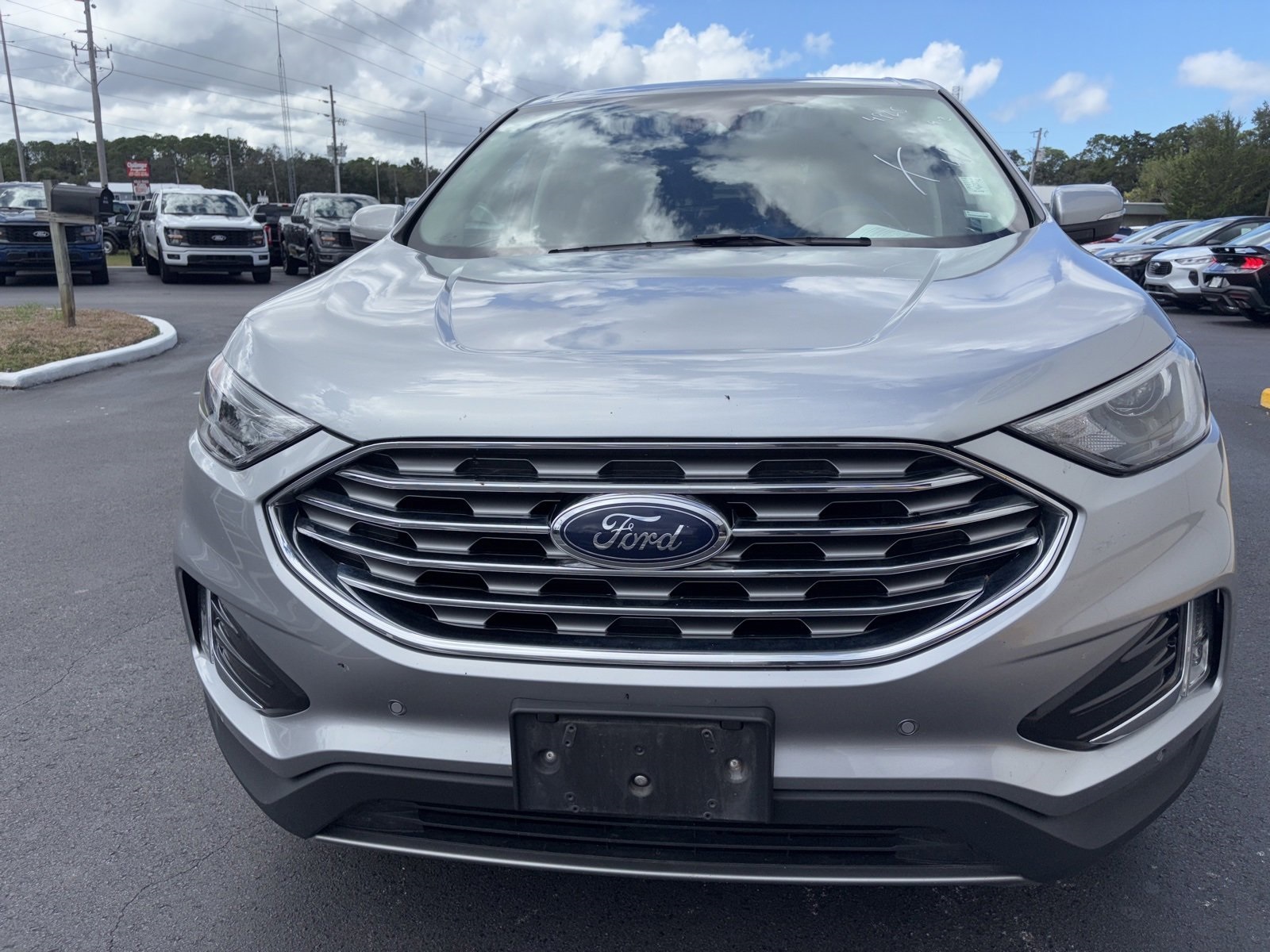 2022 Ford Edge Titanium photo 2