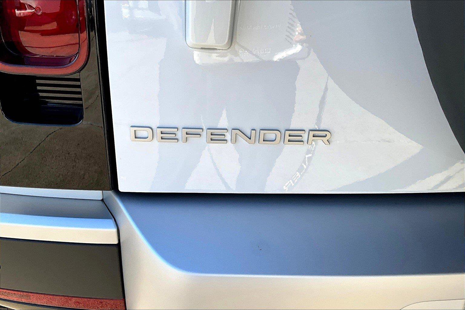 2025 Land Rover Defender 110 S photo 13