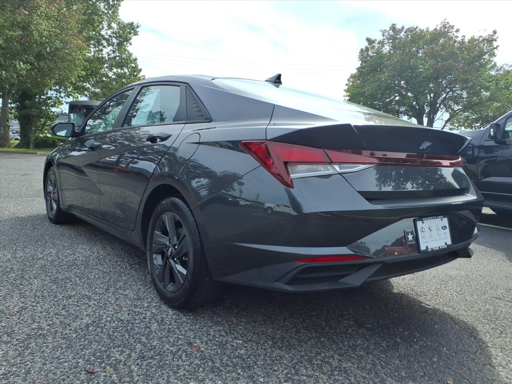 2021 Hyundai Elantra SEL Convenience photo 4