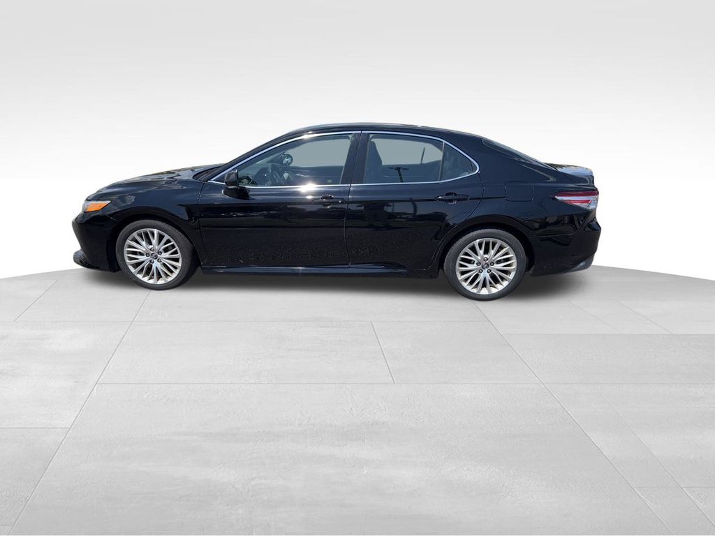 2018 Toyota Camry XLE photo 12