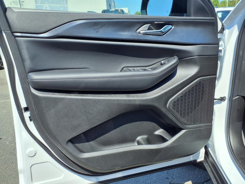 2025 Jeep Grand Cherokee Altitude X photo 4