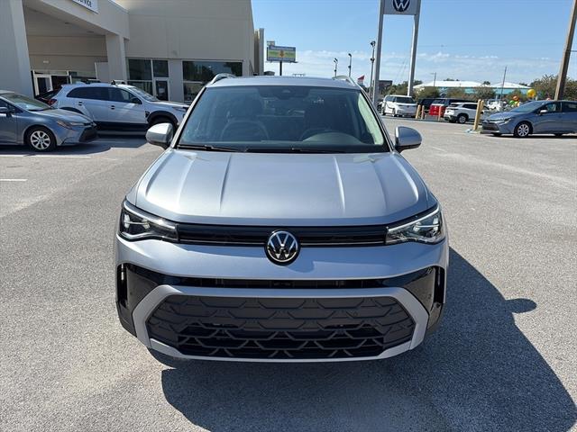 2025 Volkswagen Taos SE photo 2