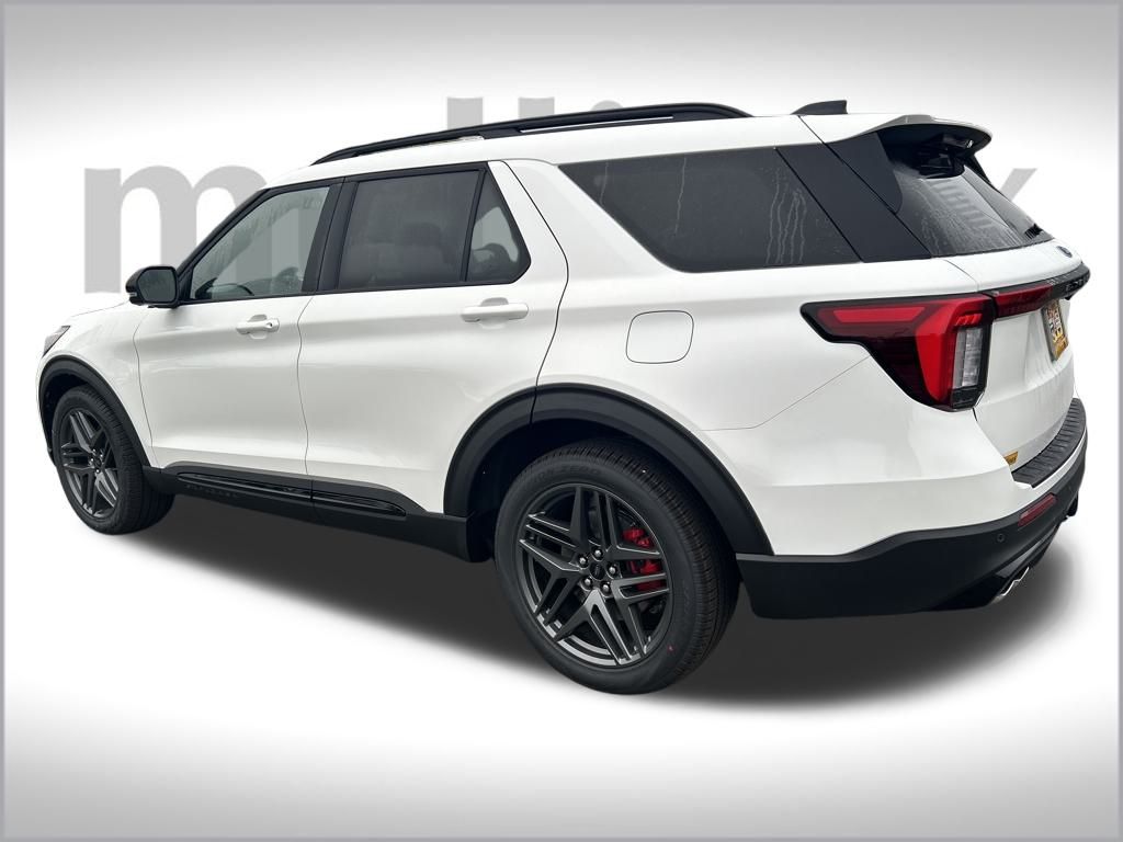 2025 Ford Explorer ST photo 4