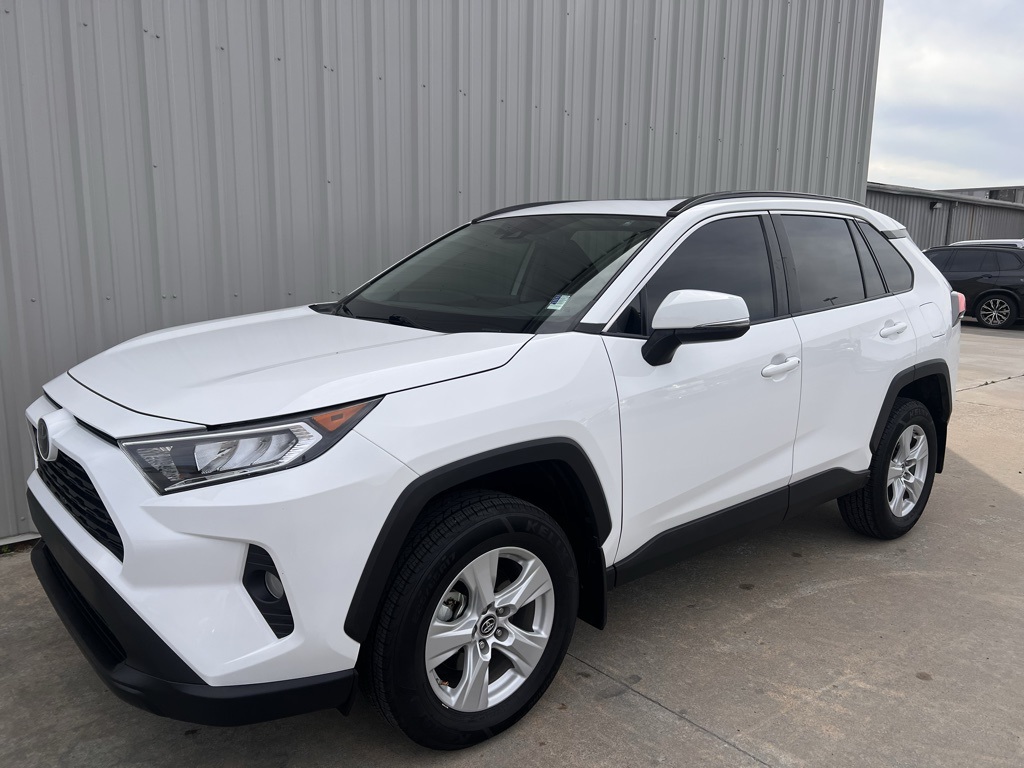 2019 Toyota RAV4 XLE photo 3