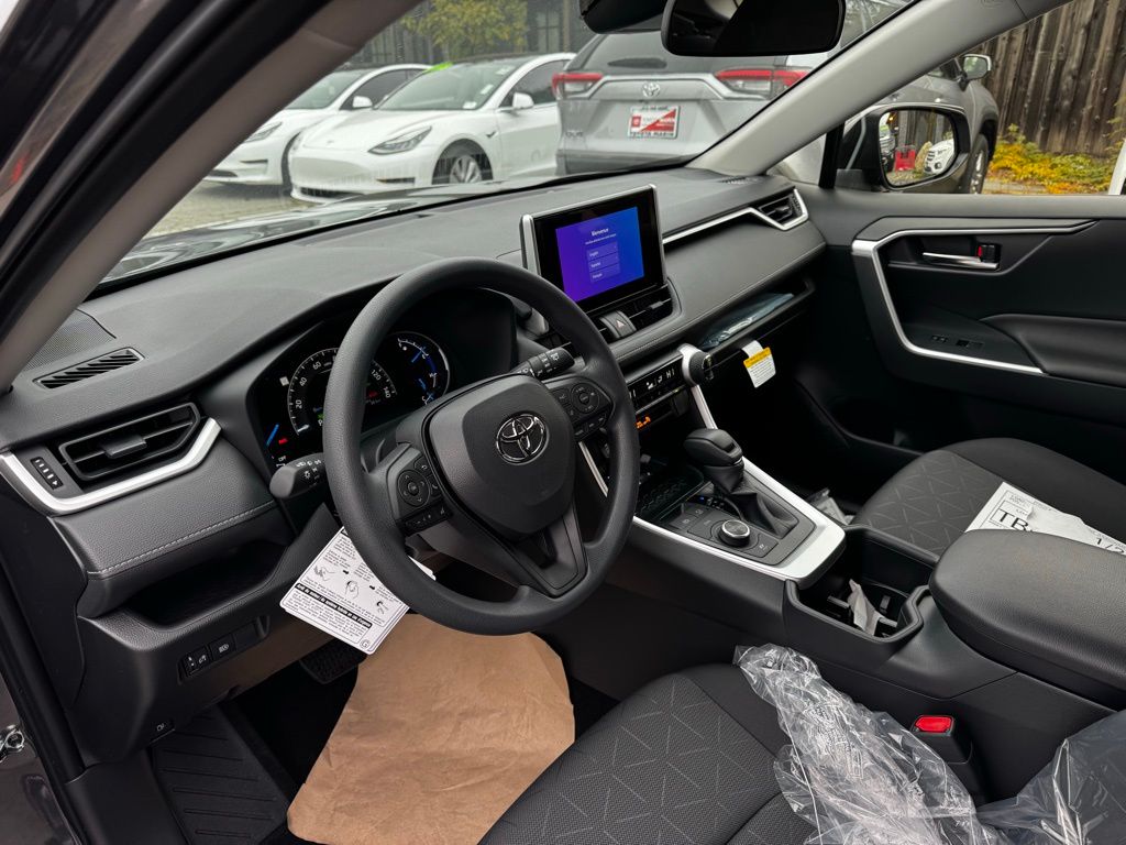 2025 Toyota RAV4 Hybrid XLE photo 4
