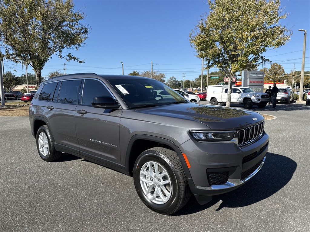 2025 Jeep Grand Cherokee L Laredo's photo